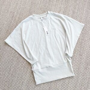 GLAM Drue Cream Oversized Sweatshirt Women’s Medium NWT Soft short sleeve